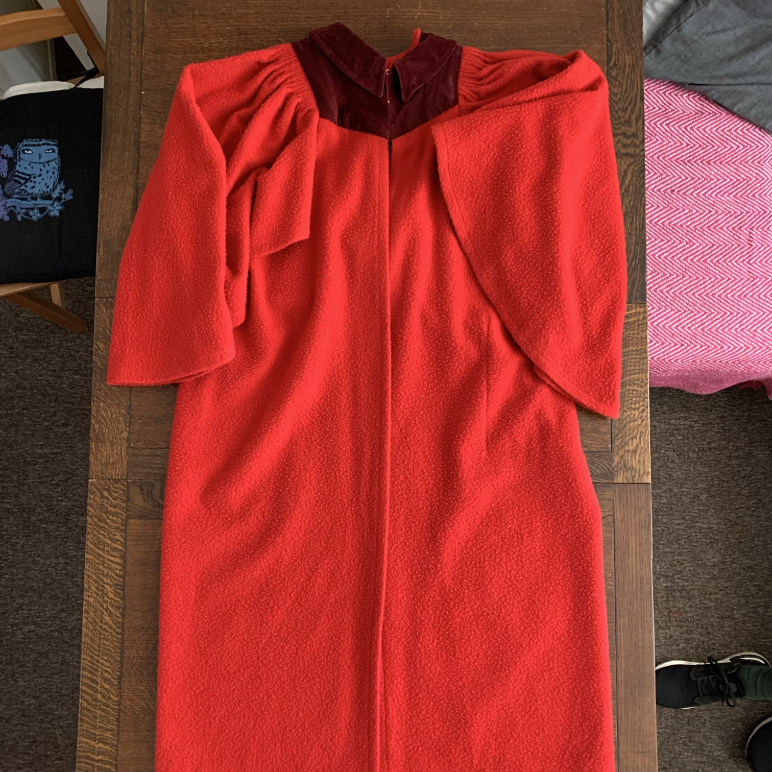 The Red Gown: Reflections on the In/Visibility of Menstruation in Scotland